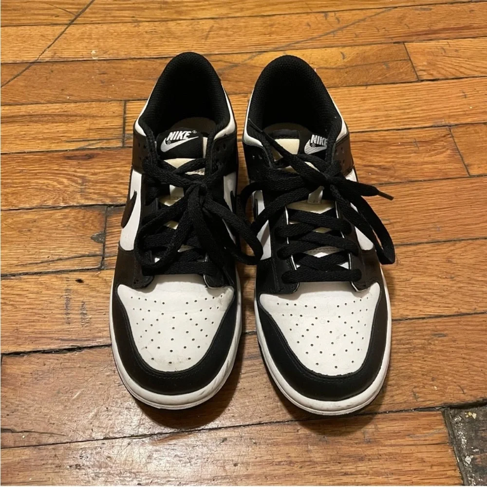 Nike Panda Dunk Low - Picture 3 of 5